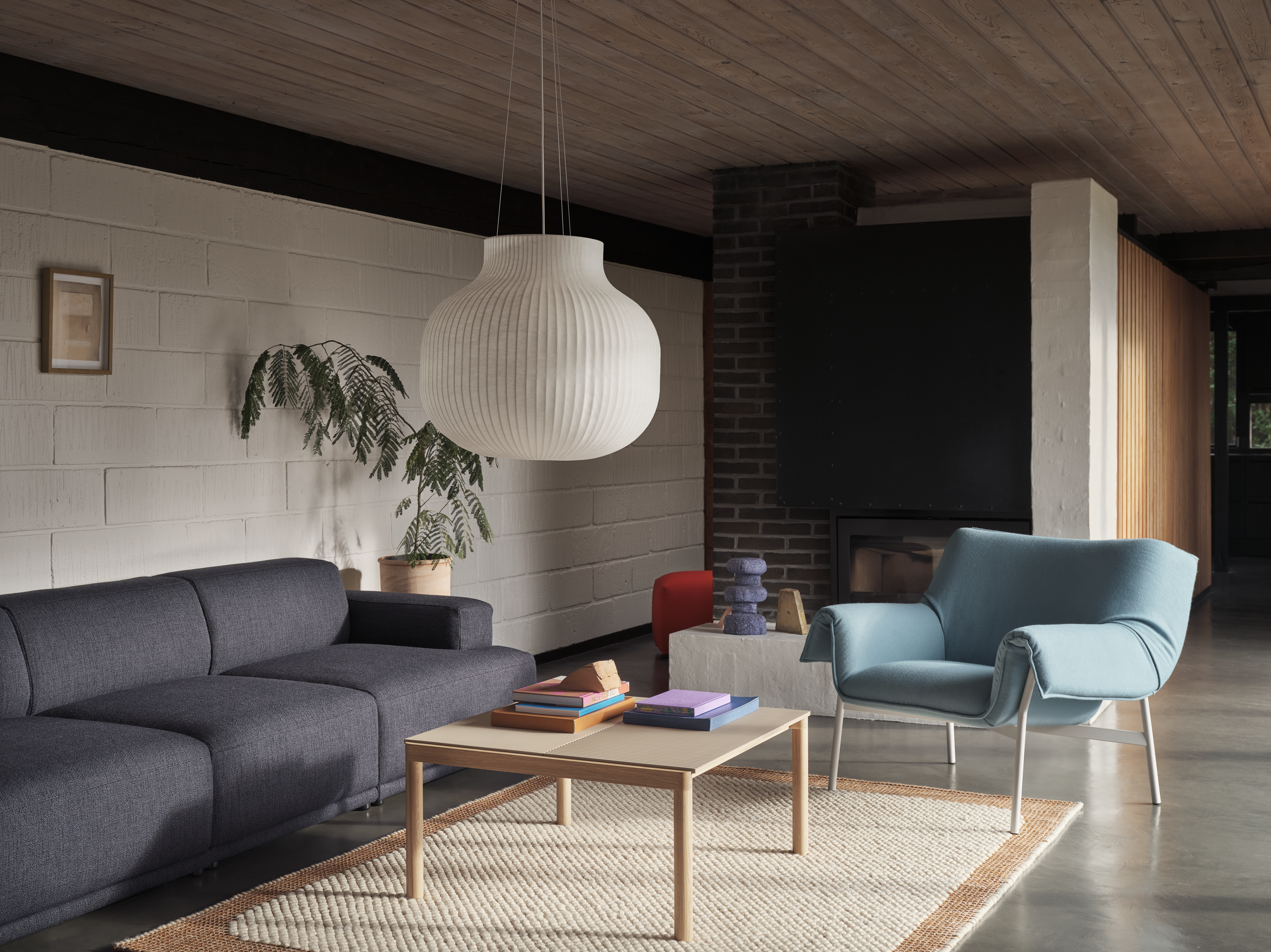 Connect Soft Modular Sofa 3-Seater Config. 1 Ecriture 780, Couple Coffee Table 80x84x40 in 1 Plain 1 Wavy Sand/Oak, Wrap Lounge Chair in Grey/Hero 732, Strand Pendant Ø60 cm, Echo Pouf in Vidar 542, Pebble Rug 170x240 in Burnt Orange