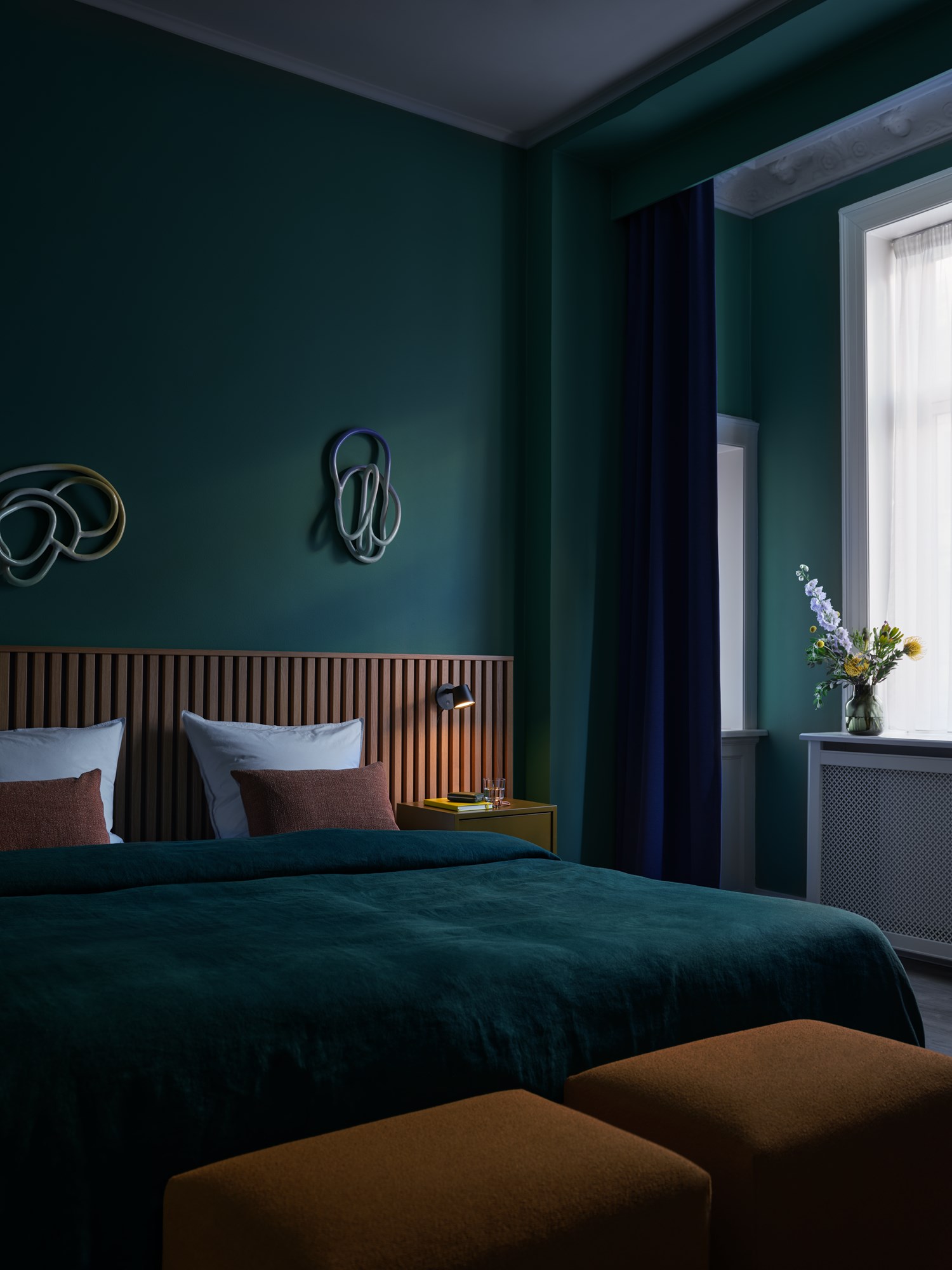 echo-acca-361-tip-wall-black-stacked-brown-green-mingle-copper-brown-light-blue-muuto-org