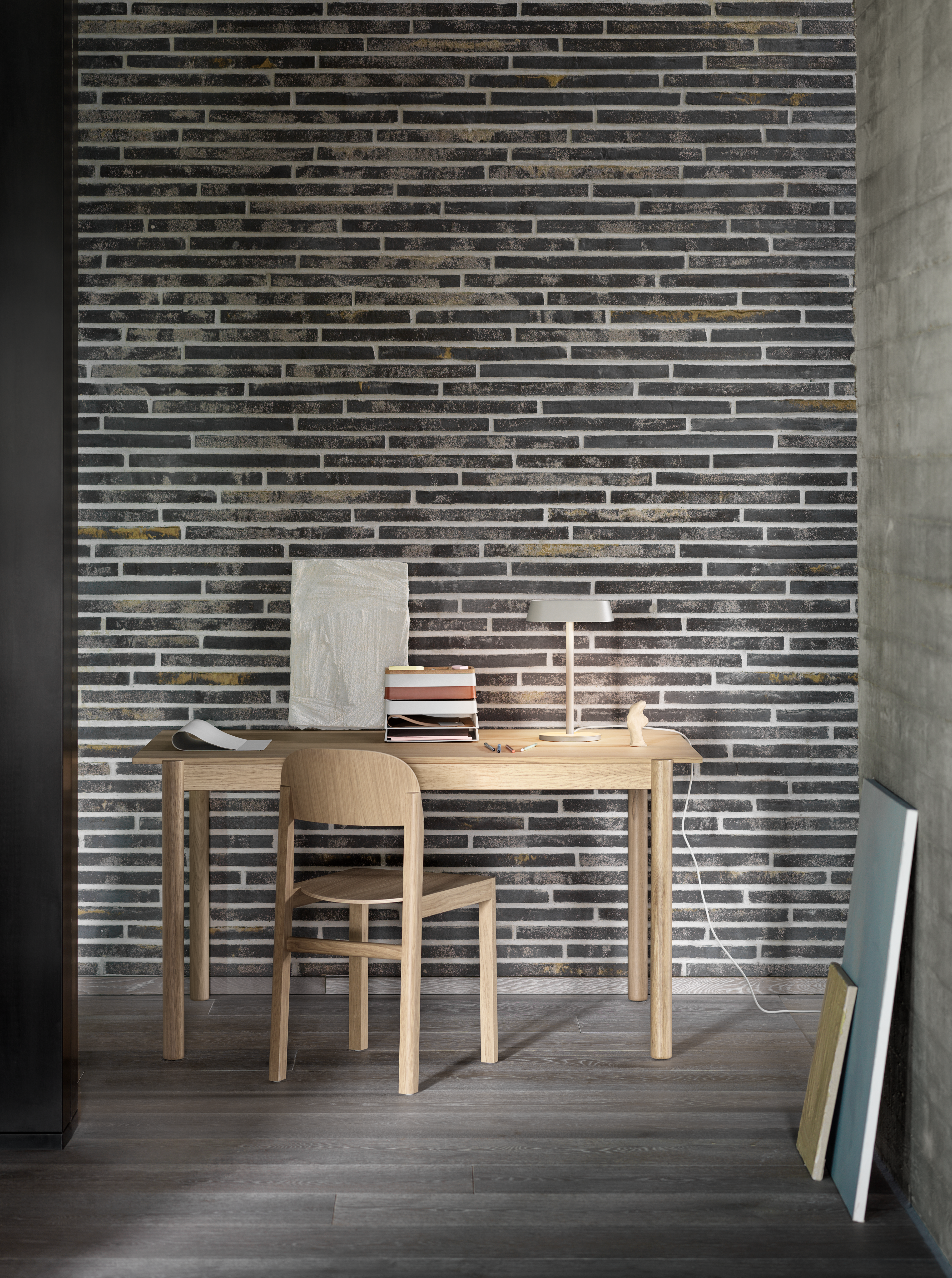 Linear Wood Table 140 cm, Workshop Chair in Oak, Linear Table Lamp in Grey, Arrange Desktop Series in Grey and Terracotta