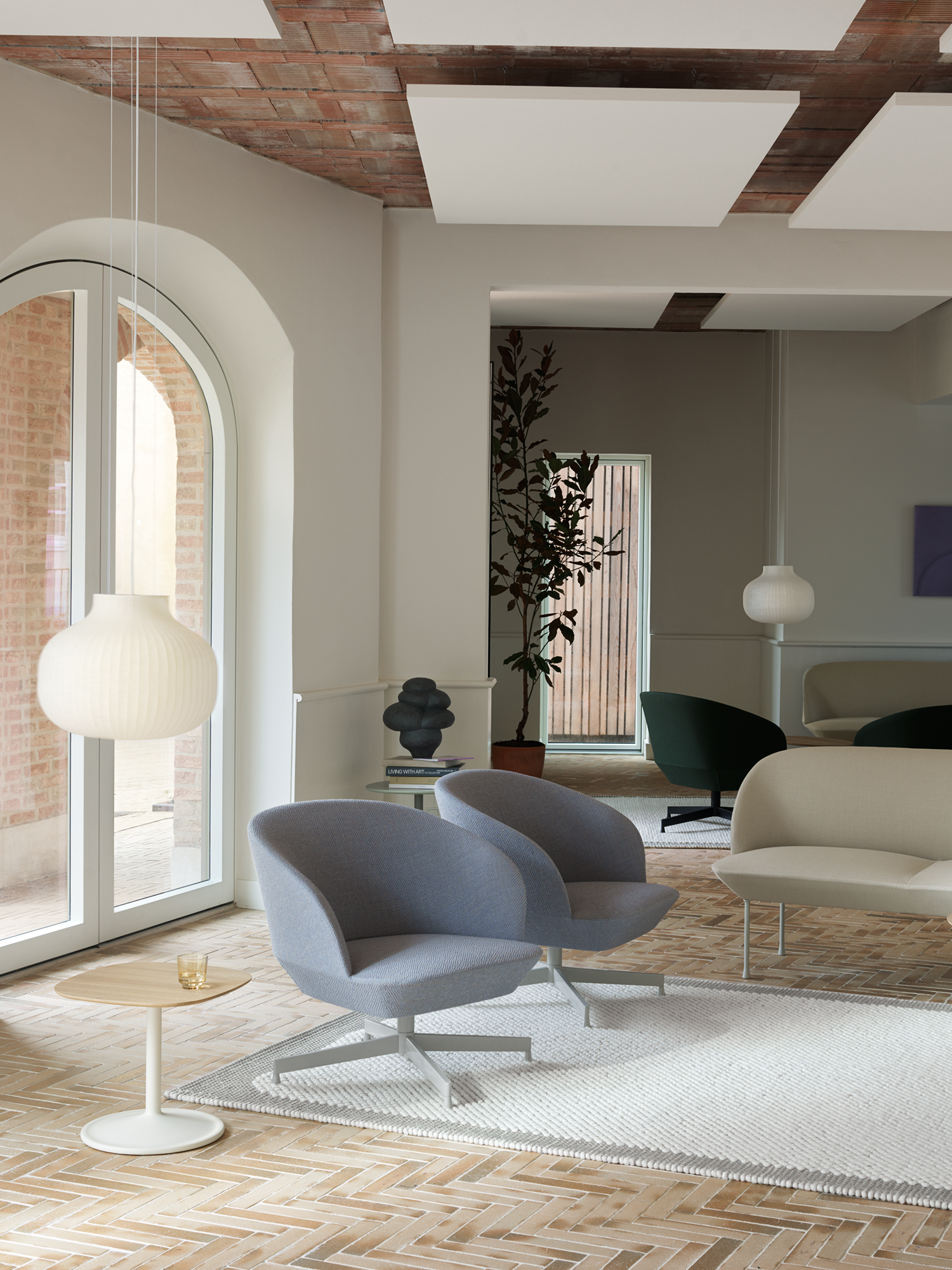 Oslo Lounge Chair w. Swivel Base in Colline 737 - Oslo 2-Seater in Vidar 146 - Soft Side Table in Dusty Green & Off-White/Oak - Pebble Rug in Light Grey - Strand Pendant in Ø45 Closed