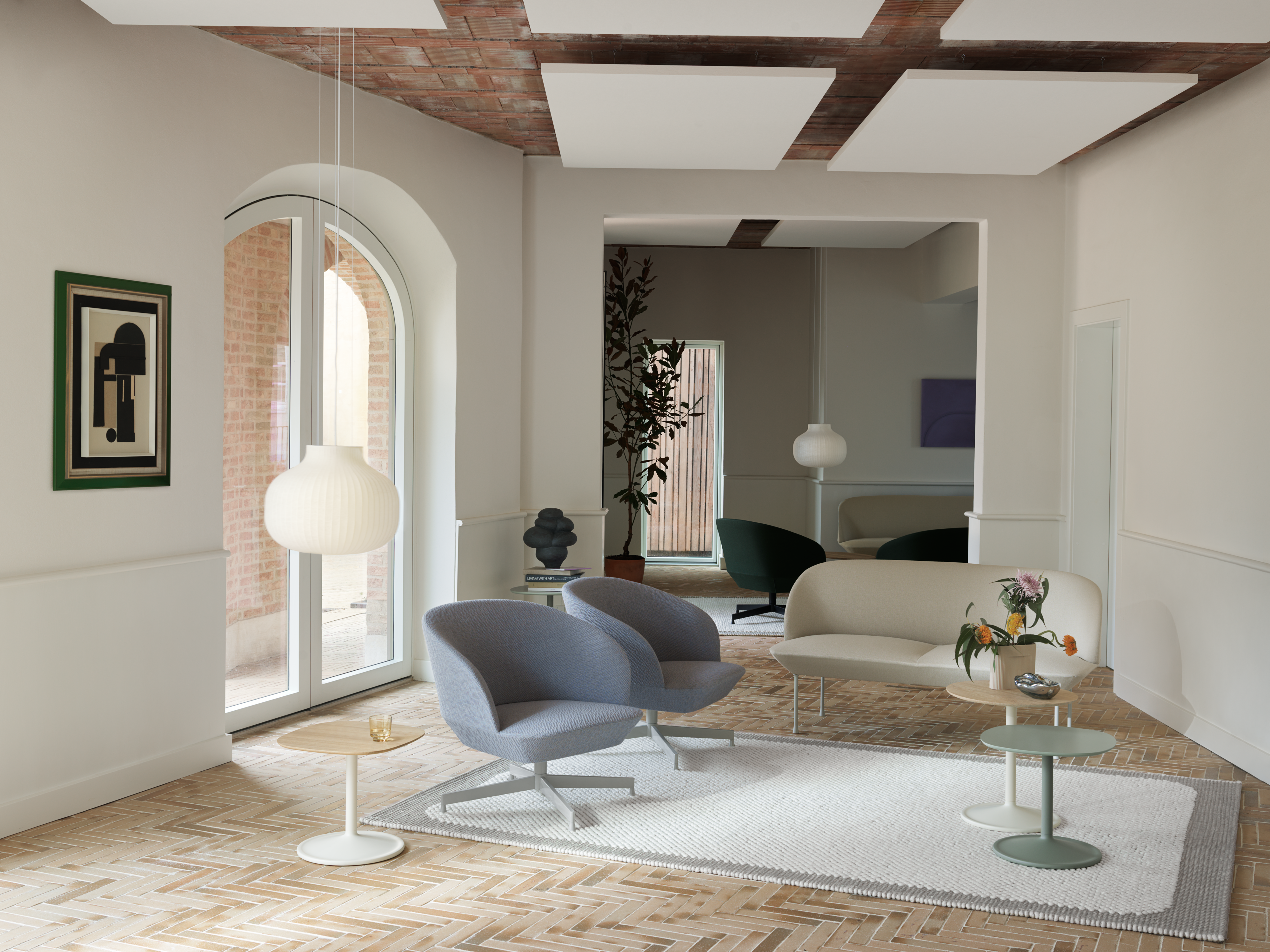 Oslo Lounge Chair w. Swivel Base in Colline 737 - Oslo 2-Seater in Vidar 146 - Soft Side Table in Dusty Green & Off-White/Oak - Pebble Rug in Light Grey - Strand Pendant in Ø45 Closed